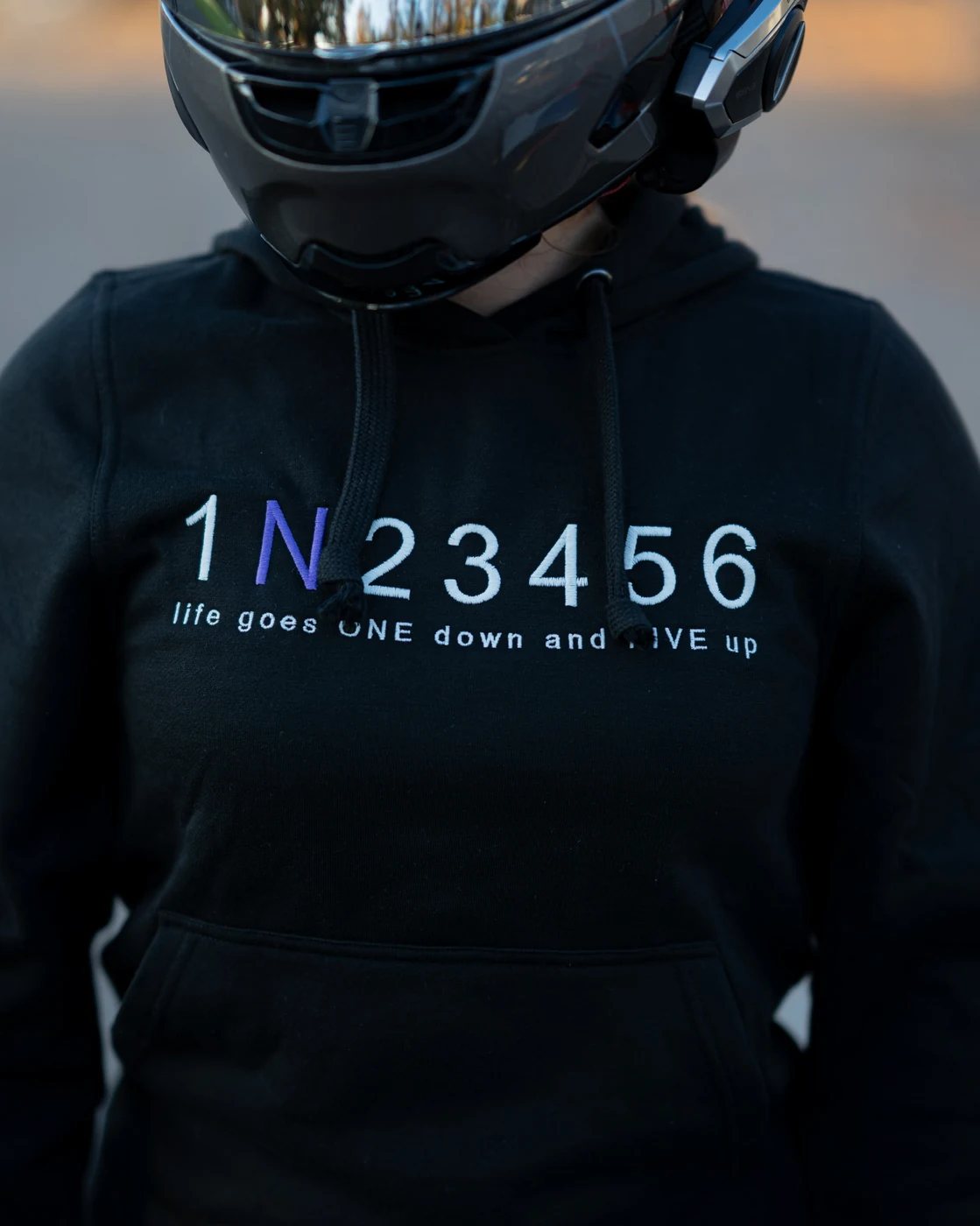 1N23456 Hoodie – bestickt von MachineMadness