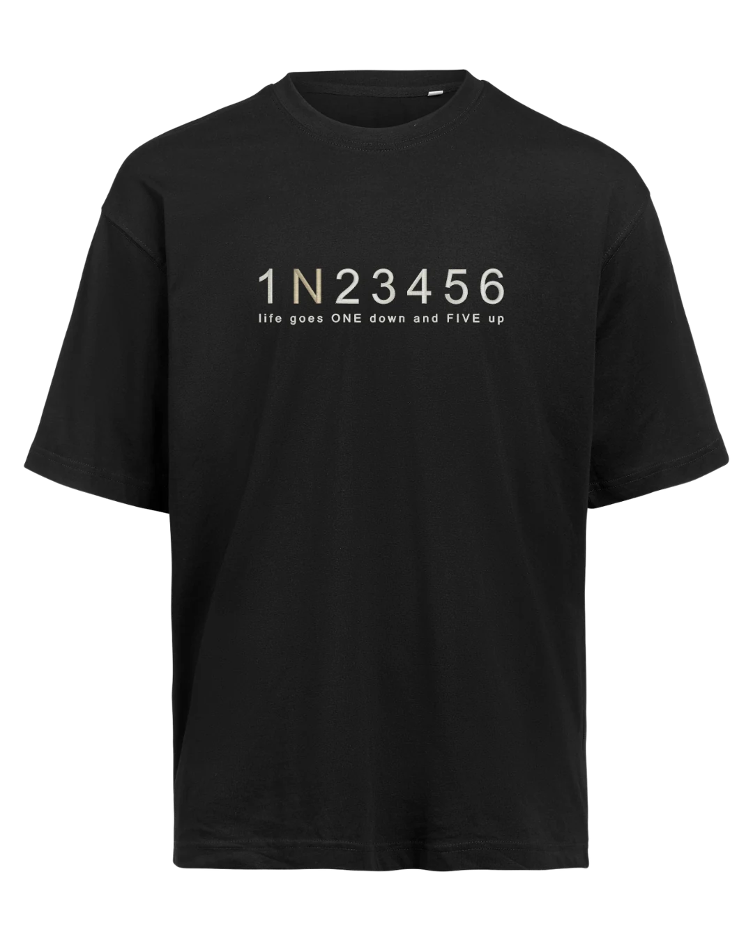 1N23456 T-Shirt Schwarz, N in Weissgold – bestickt von MachineMadness
