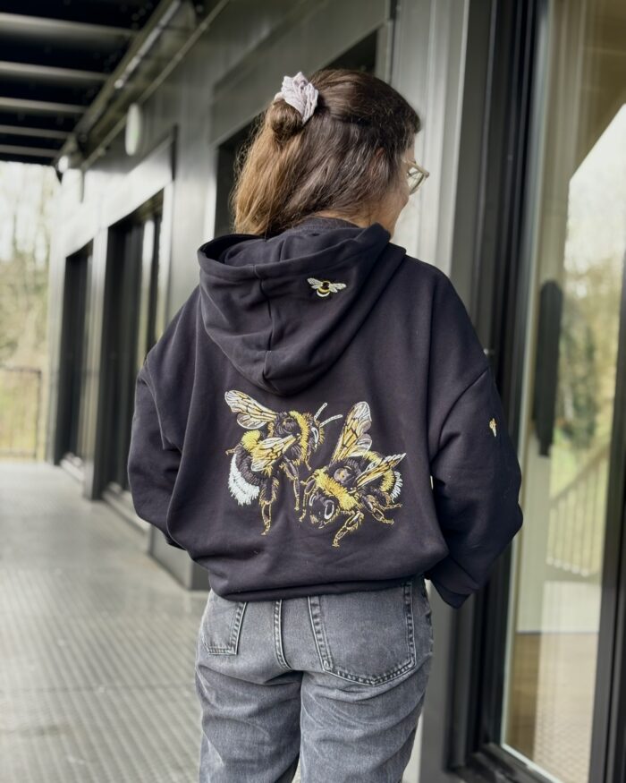 Bienchen Hoodie – Rückenmotiv mit zwei grossen Bienen
