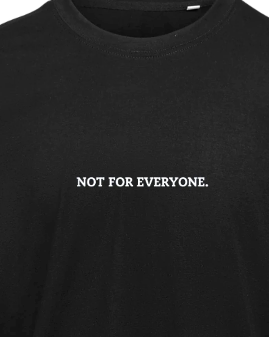 Nahaufnahme der Stickerei: „Not For Everyone.“ T-Shirt
